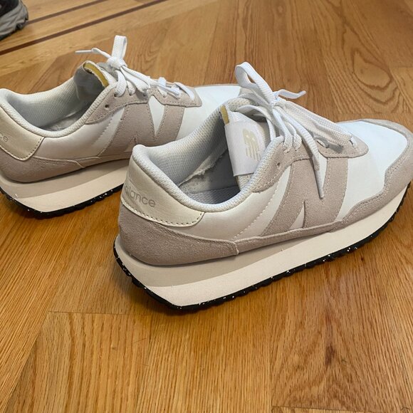 Original owner: New Balance Men's 237 V1 Sneaker, Sea Salt/White, 7.5 - Picture 3 of 8